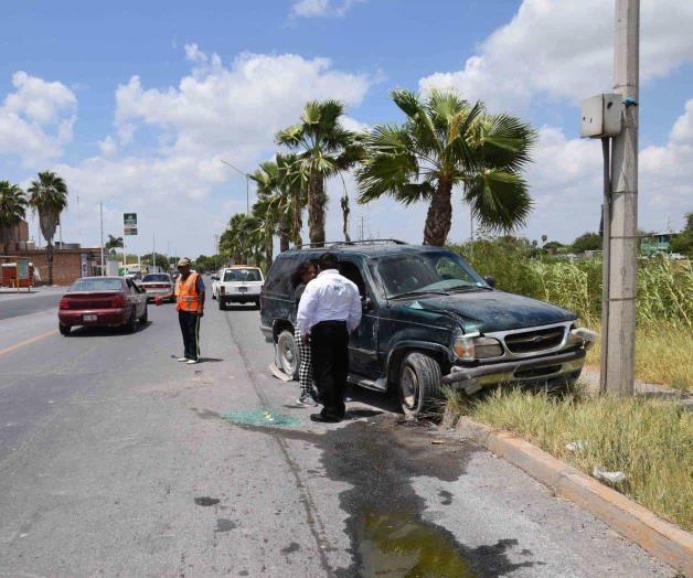 Trata de esquivar auto y termina volcándose Trata de esquivar auto y termina volcándose