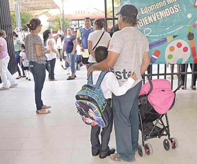 Llantos, gritos y abrazos, con el regreso a clases Llantos, gritos y abrazos, con el regreso a clases