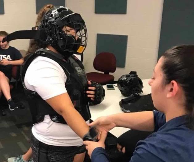 Gradúan 10 mujeres en defensa contra agresión Gradúan 10 mujeres en defensa contra agresión