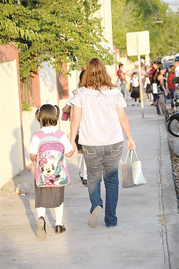 Llantos, gritos y abrazos, con el regreso a clases Llantos, gritos y abrazos, con el regreso a clases