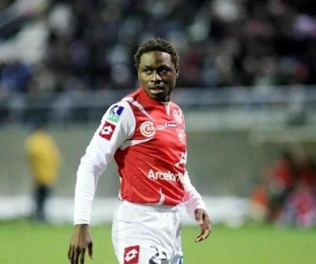 Sacrifica futbolista a su madre para tener éxito Sacrifica futbolista a su madre para tener éxito