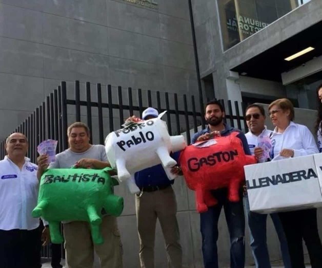 Panistas protestan afuera de TEE Panistas protestan afuera de TEE