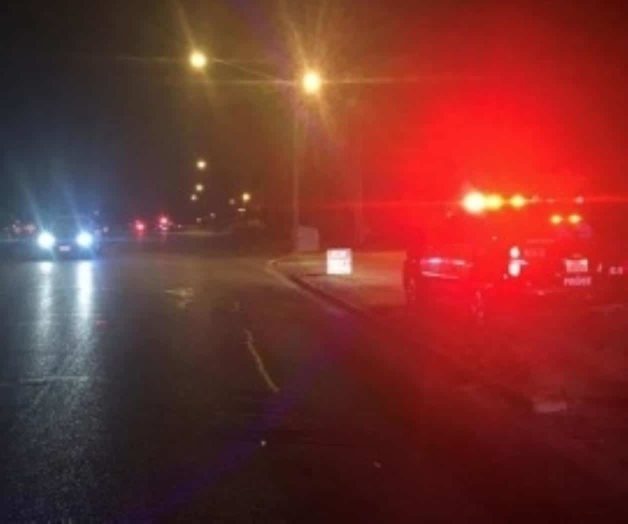 Una mujer se impacta contra una patrulla y resulta con lesiones