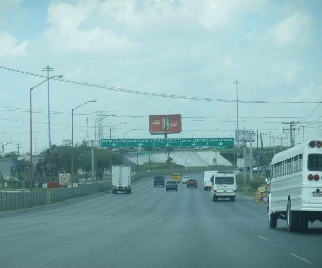 Le quitan ‘armados’ su auto a metros del cuartel militar Le quitan ‘armados’ su auto a metros del cuartel militar
