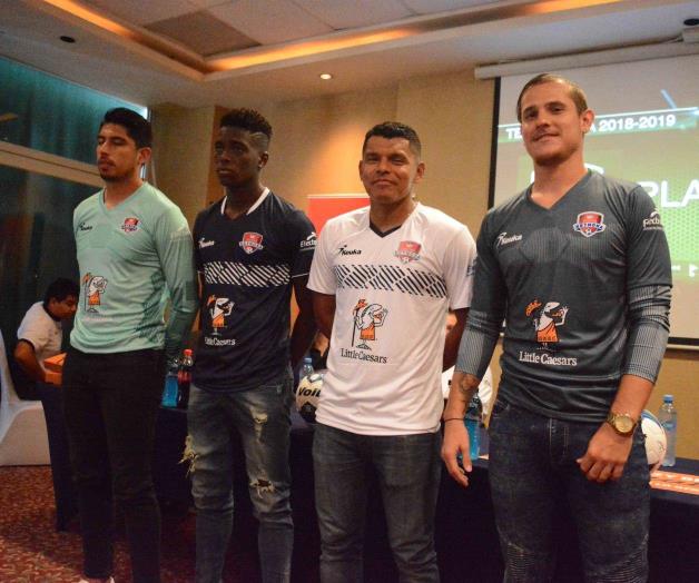 PRESENTAN EQUIPO Y PIEL PRESENTAN EQUIPO Y PIEL