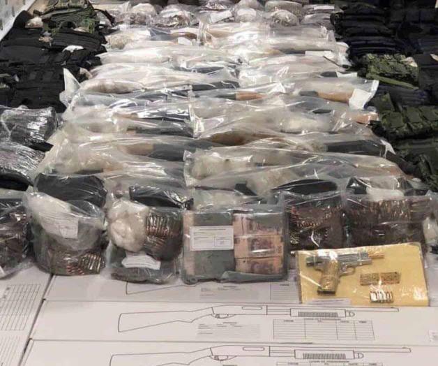 Decomisan en Galeana, NL, tráiler con arsenal Decomisan en Galeana, NL, tráiler con arsenal