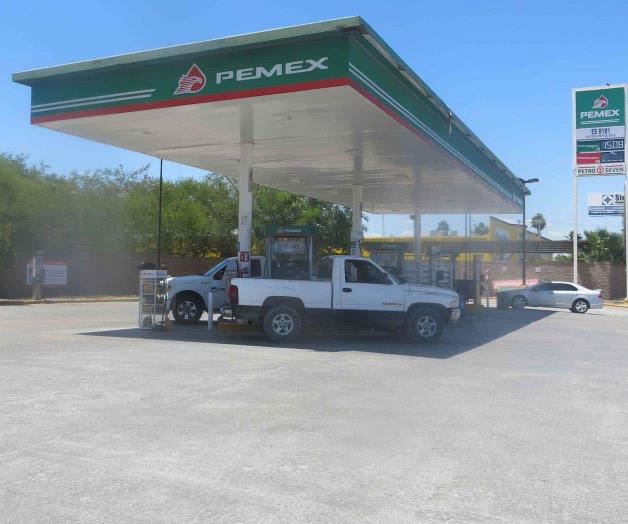 Someten asaltantes a empleado de gasolinera Someten asaltantes a empleado de gasolinera