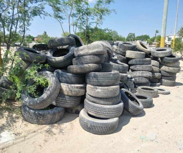 Invitan a depositar llantas cerca de cancha de futbol Invitan a depositar llantas cerca de cancha de futbol
