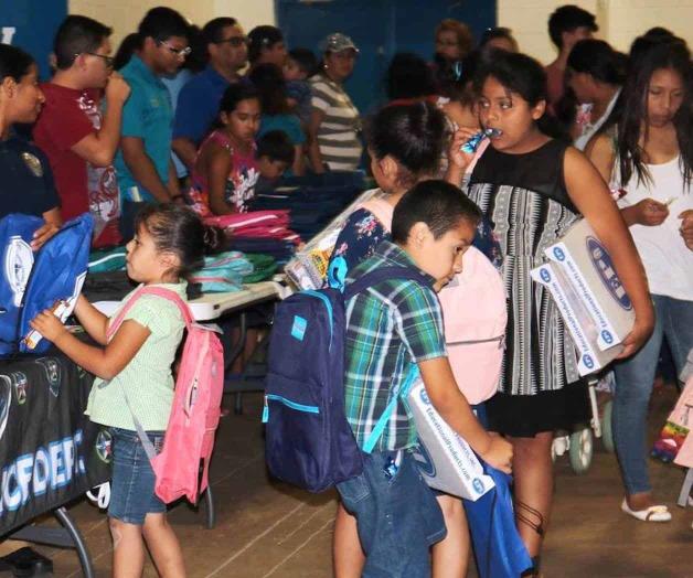 Tienen gran inicio escolar con mochilas Tienen gran inicio escolar con mochilas