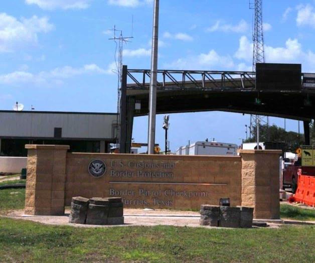 Detienen a un mara entre 8 migrantes descubiertos Detienen a un mara entre 8 migrantes descubiertos