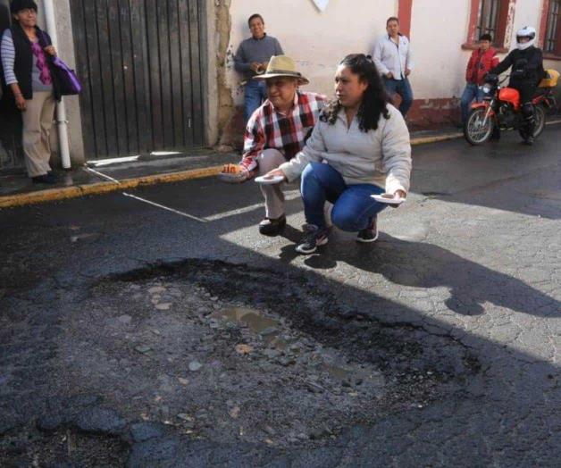 Celebran cumpleaños de bache en Toluca Celebran cumpleaños de bache en Toluca