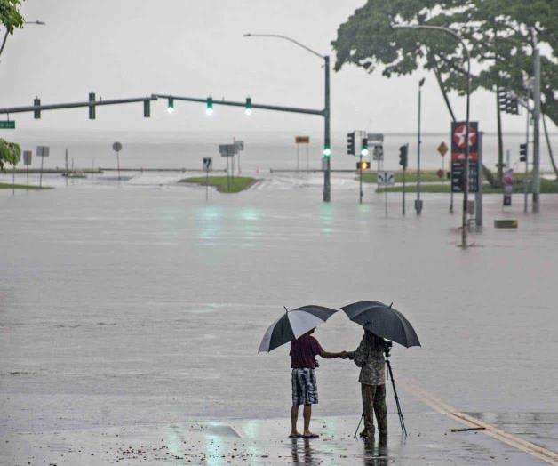 Huracán Lane se debilita, pero azota a Hawai con lluvias Huracán Lane se debilita, pero azota a Hawai con lluvias
