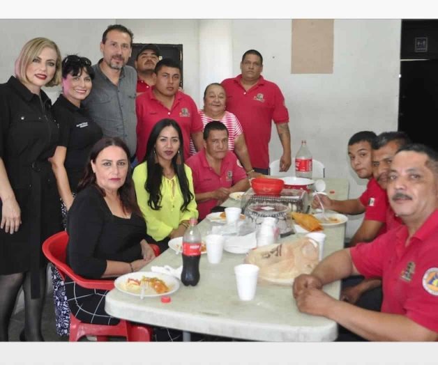 Festejan a bomberos en su día Festejan a bomberos en su día