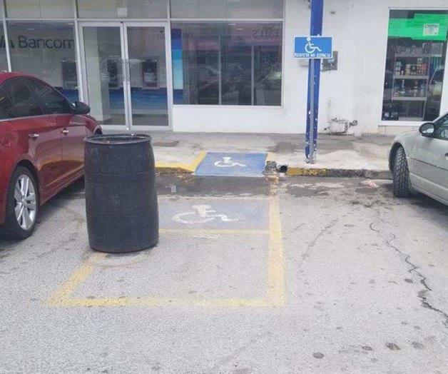 Se apropian negocios de ‘cajones’ públicos. Nadie debe disponer o hacerlos privados Se apropian negocios de ‘cajones’ públicos. Nadie debe disponer o hacerlos privados