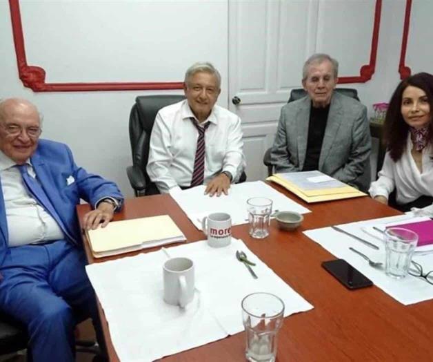 Avala AMLO redactores de Constitución moral Avala AMLO redactores de Constitución moral