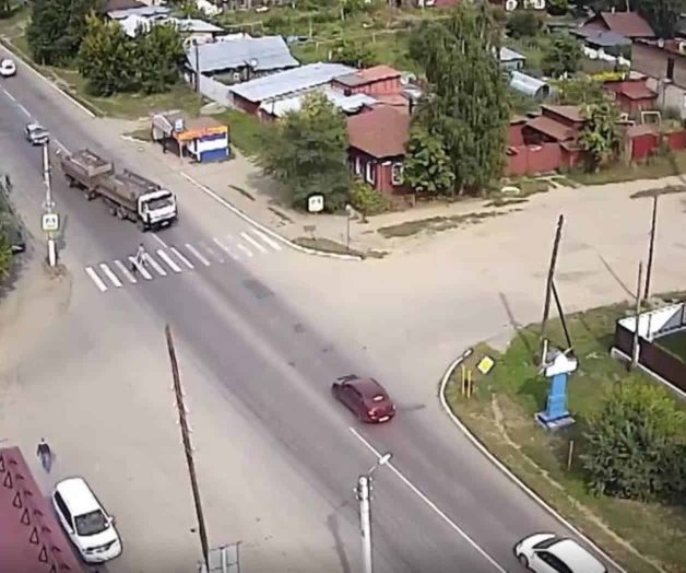 Un perro salva a su dueña de morir atropellada en Rusia Un perro salva a su dueña de morir atropellada en Rusia