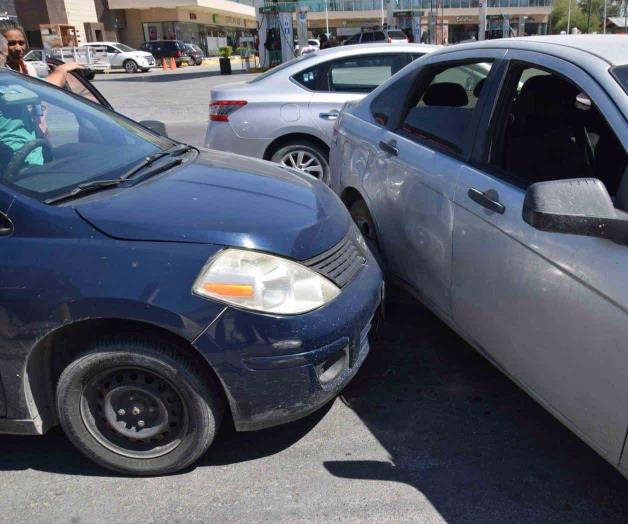 No cede el paso y provoca choque No cede el paso y provoca choque