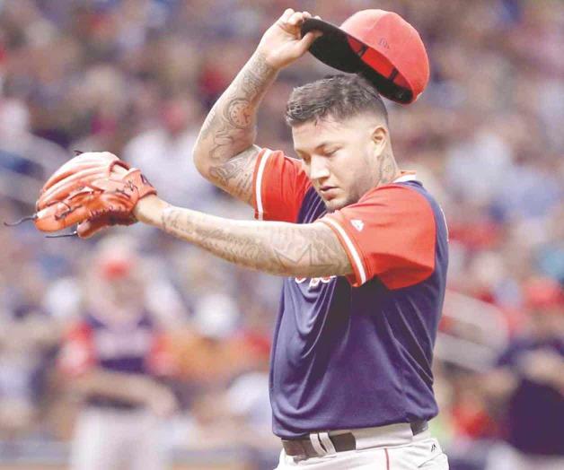 ¡LE CAEN A PALOS! ¡LE CAEN A PALOS!