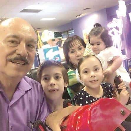 Juguetones. Ramiro y Lupita Cienfuegos.