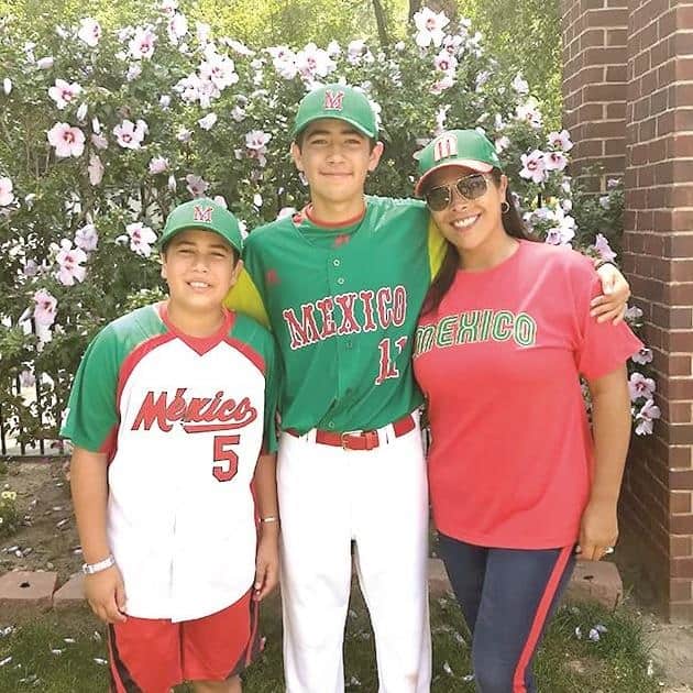 SAÚL SOTO. Santiago Soto y Ale Guerra.