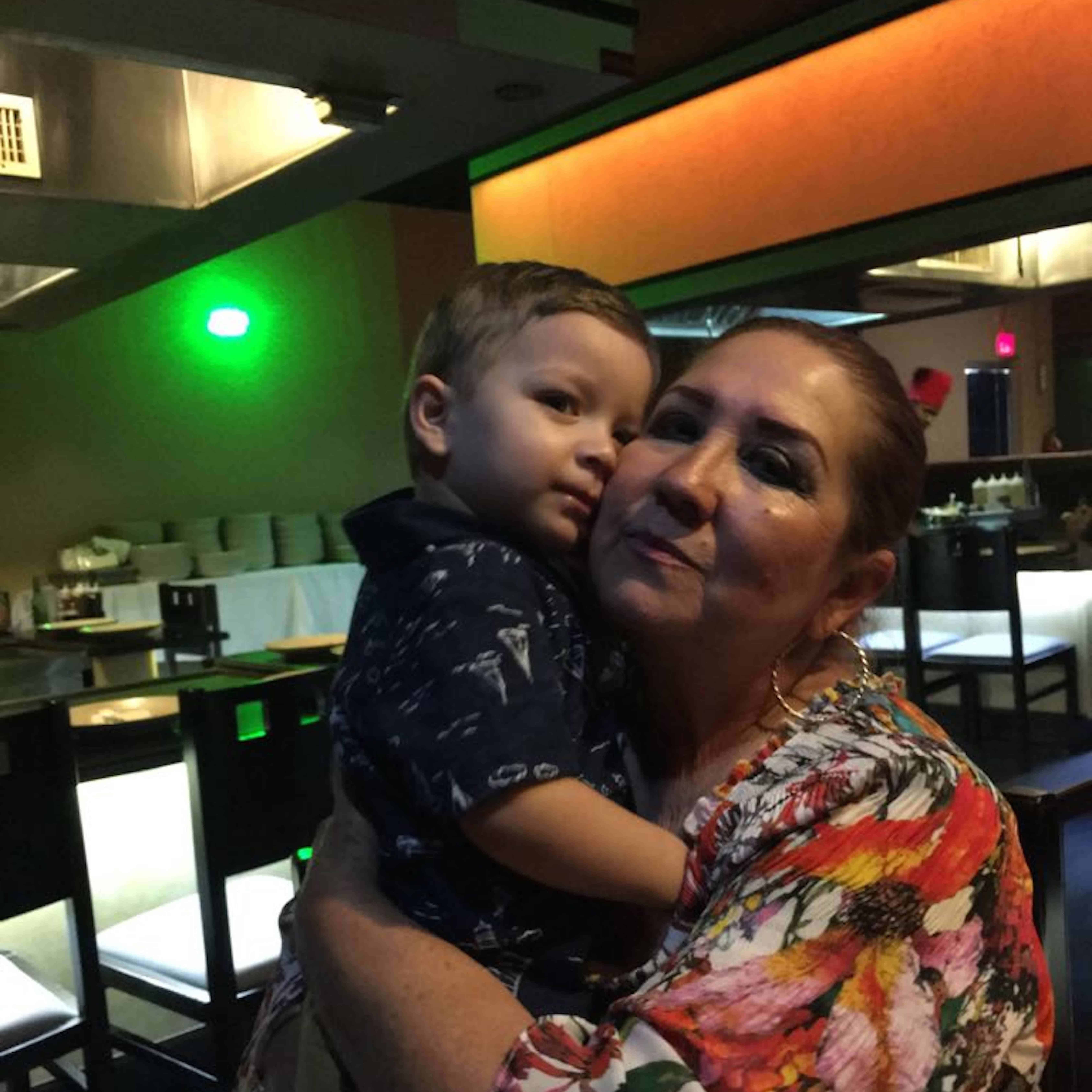 Amorosa. Raquel Rodríguez y Liam.