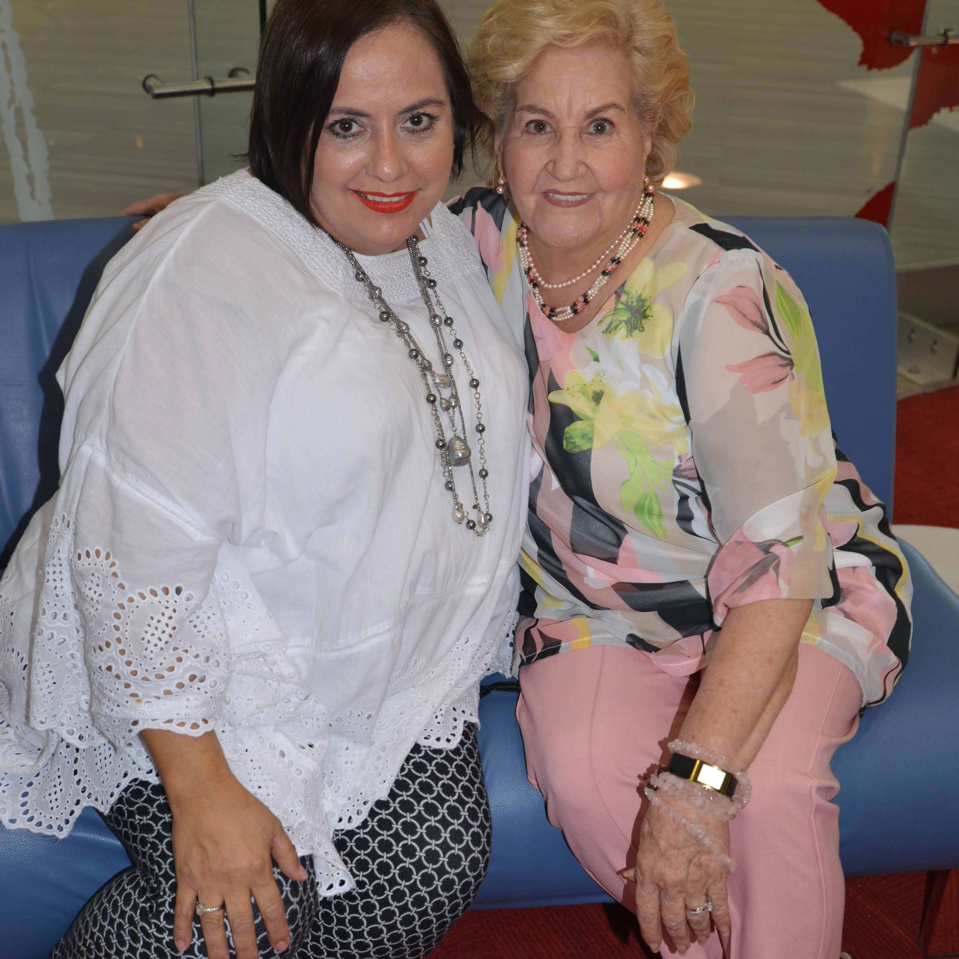 AMIGAS. Ñaña Jiménez y Oralia de Pérez.