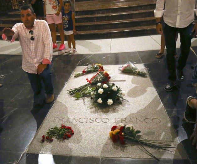 Familia de Francisco Franco se hará cargo de sus restos Familia de Francisco Franco se hará cargo de sus restos