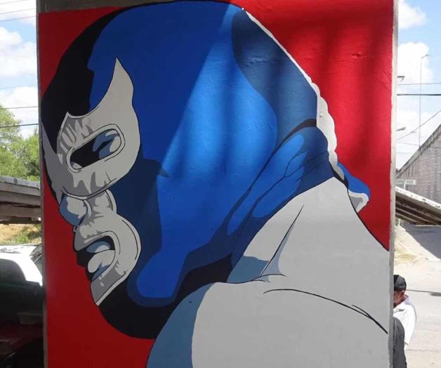 Retocan pintura de luchador en puente Retocan pintura de luchador en puente