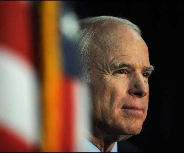Rinde EU tributo póstumo a John McCain Rinde EU tributo póstumo a John McCain