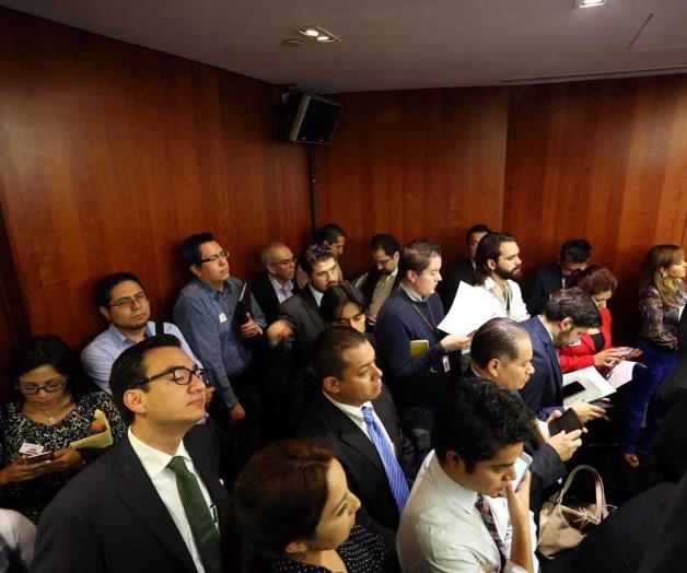 Liquidarán a mil 900 asesores en el Senado Liquidarán a mil 900 asesores en el Senado