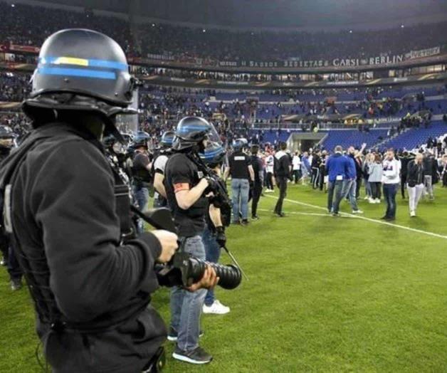 Multa la UEFA al Olympique por Bengalas en la Europa League Multa la UEFA al Olympique por Bengalas en la Europa League