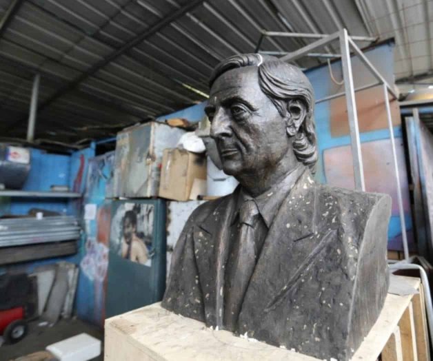 Retiran busto del expresidente argentino Néstor Kirchner en Ecuador Retiran busto del expresidente argentino Néstor Kirchner en Ecuador