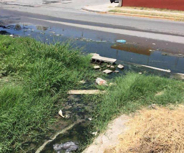 ¡Y ahí les va otra fuga de agua! ¡Y ahí les va otra fuga de agua!