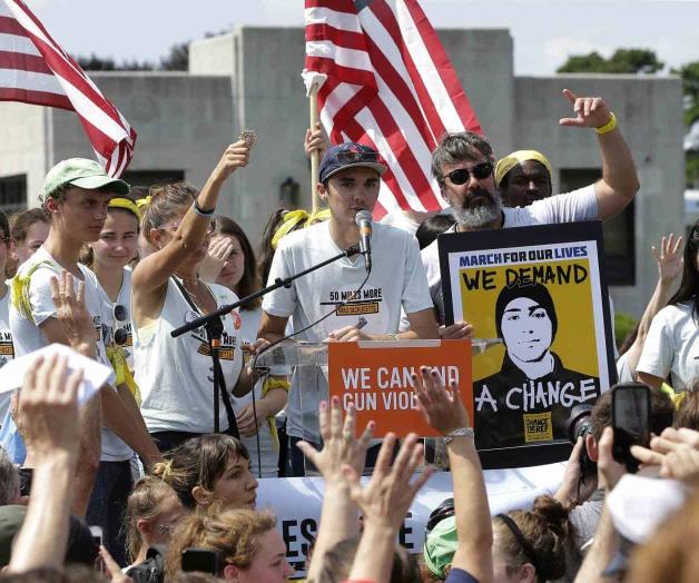 Protestan frente a la fábrica de armas Protestan frente a la fábrica de armas