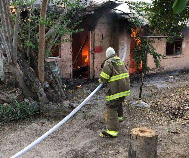 Sofocan un incendio en modesta vivienda Sofocan un incendio en modesta vivienda