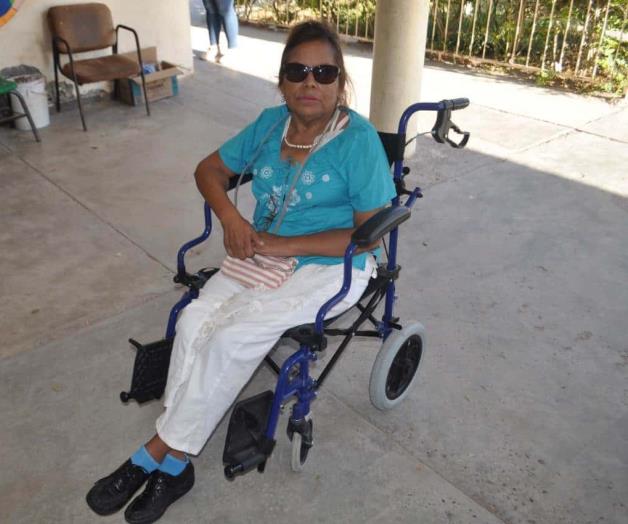 Fustiga directora de primaria, que la quieran sacar a la mala Fustiga directora de primaria, que la quieran sacar a la mala