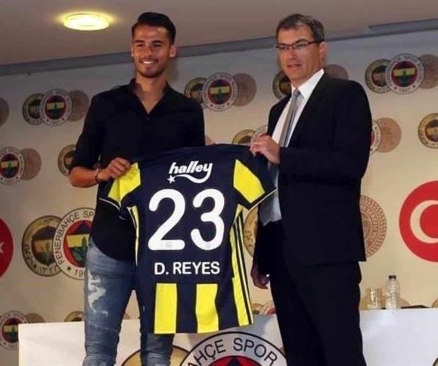 Diego Reyes es presentado con el Fenerbahce Diego Reyes es presentado con el Fenerbahce