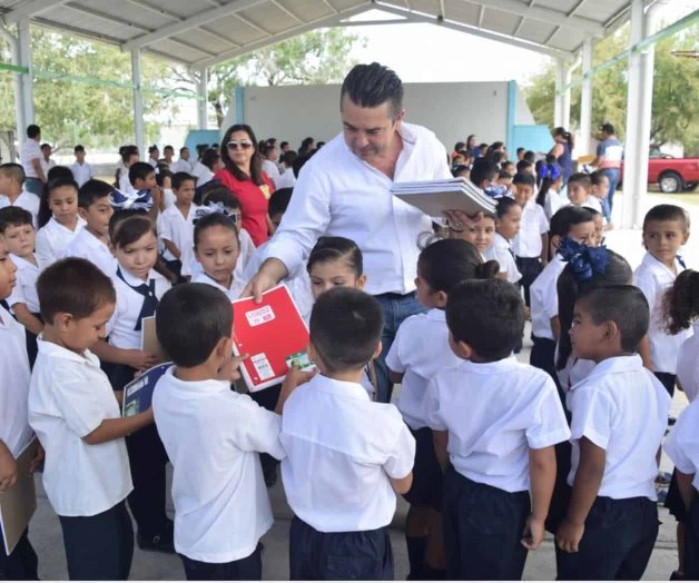 Apoyan con útiles Apoyan con útiles