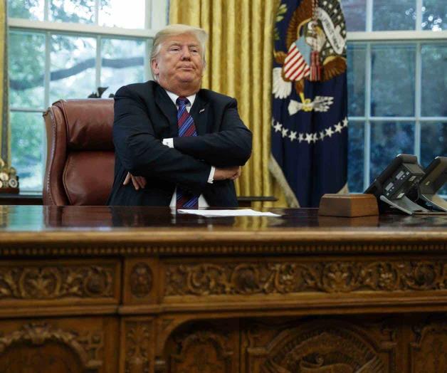 Reconoce Trump los servicios de McCain Reconoce Trump los servicios de McCain