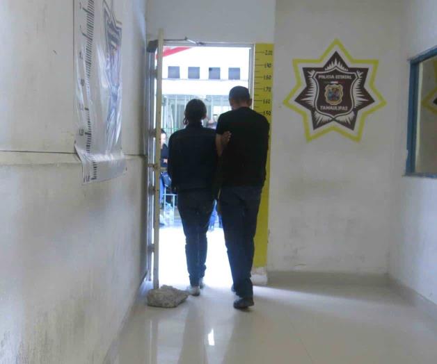 Detiene Policía a vecinos revoltosos Detiene Policía a vecinos revoltosos