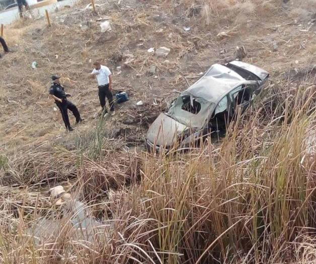 Huyen tras asalto y mueren al volcar Huyen tras asalto y mueren al volcar