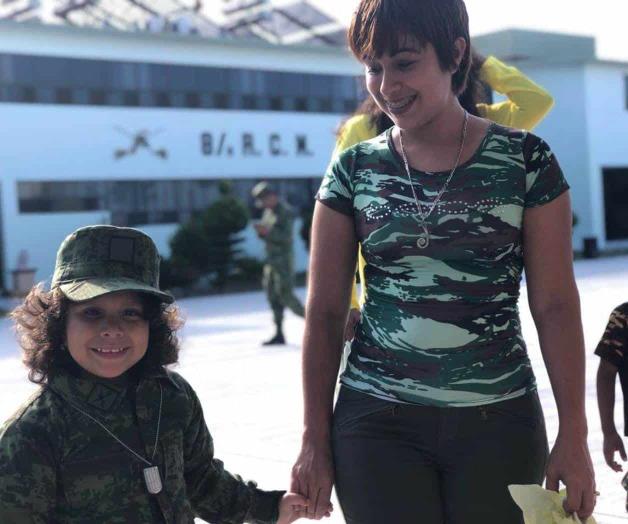 Nombran a pequeña ‘Soldado por un día’ Nombran a pequeña ‘Soldado por un día’