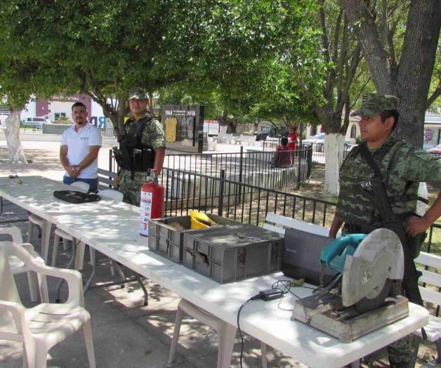 Canjean armas por dinero en Díaz Ordaz