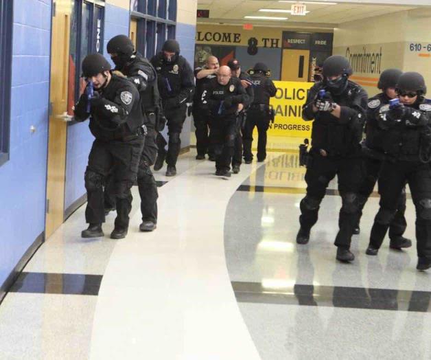 Muestra SWAT eficiencia contra tiradores escolares Muestra SWAT eficiencia contra tiradores escolares