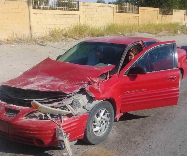 Se descuida joven conductora y se mete debajo de autobús Se descuida joven conductora y se mete debajo de autobús