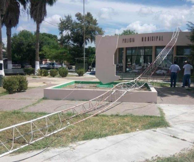 Cae vetusta antena de comunicación en lo que fueran las instalaciones de Seguridad Pública Cae vetusta antena de comunicación en lo que fueran las instalaciones de Seguridad Pública