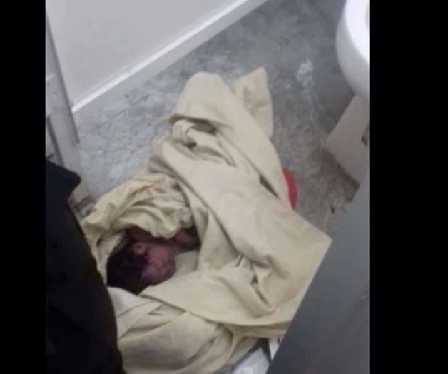 Hallan un recién nacido en baños del Metro Hallan un recién nacido en baños del Metro