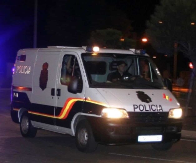 Detienen a una mujer por forzar a su hija a casarse con un extraño en España Detienen a una mujer por forzar a su hija a casarse con un extraño en España