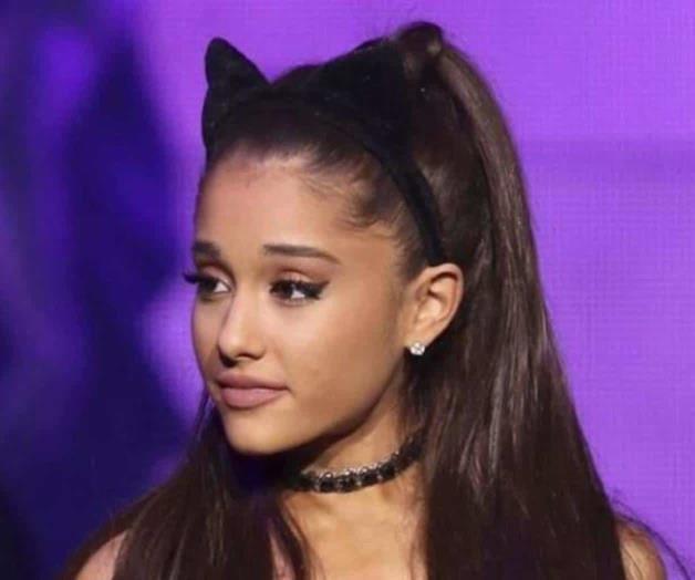 Ariana Grande se hace tatuaje de Chihiro
