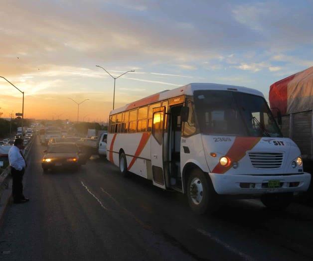 Se salva hombre de morir aplastado por tractocamión Se salva hombre de morir aplastado por tractocamión